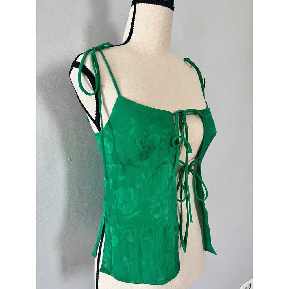 Flower front strap top